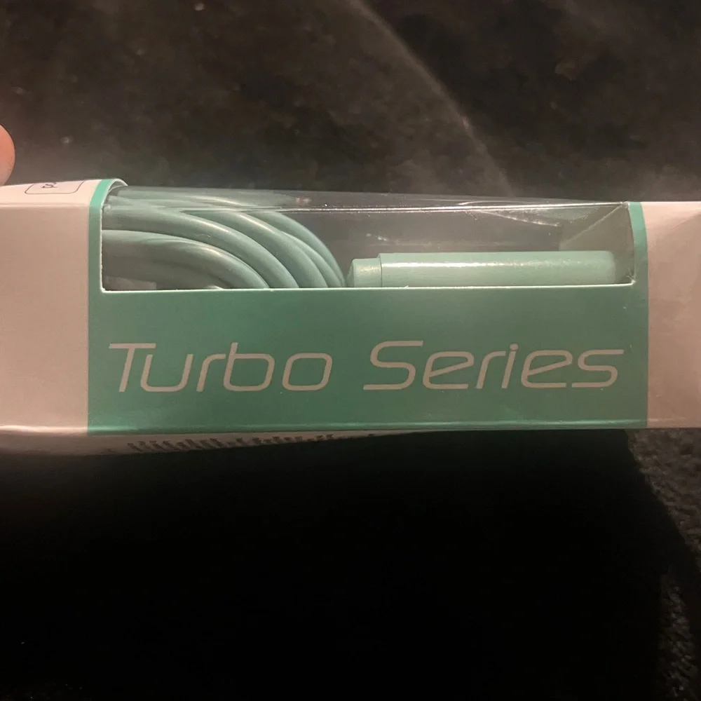 Wireless Gear 10’ Lightning Cable With Wall charger Mint For IPhone New